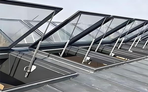 温泉消防排烟窗