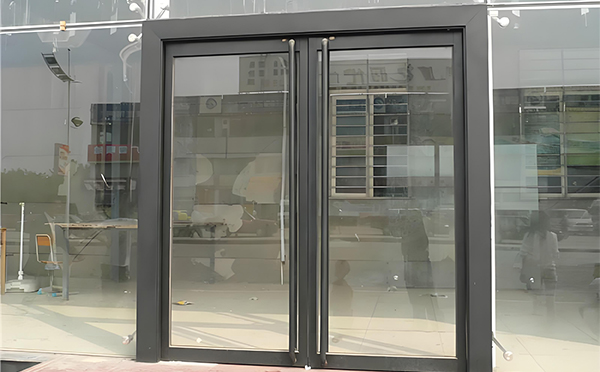 温泉玻璃地弹门