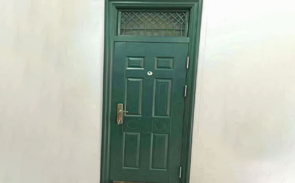 温泉学校教室门