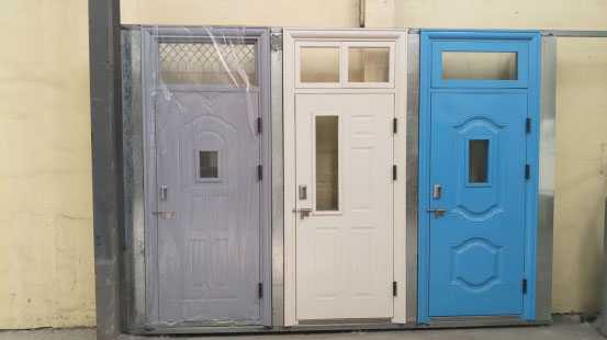 温泉学校教室门