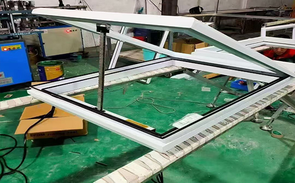 某地下车库出入口温泉排烟窗配置工程