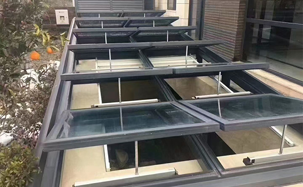 某轨道交通车辆维修车间温泉排烟窗应用