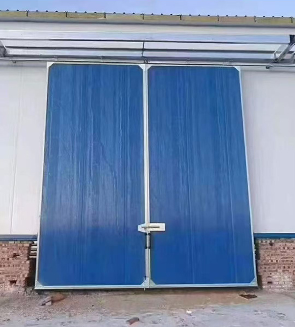 温泉工业门在大型仓储物流通道中的应用实例