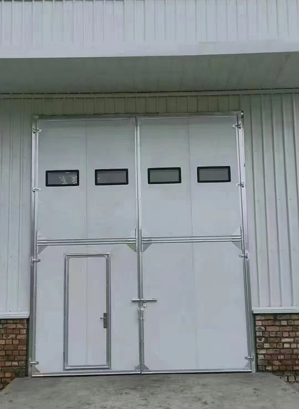 温泉工业门在设备装配车间出入口的实施记录